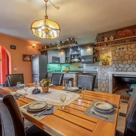 Holiday home Cozy In With Wifi *